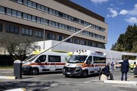 Ambulancias en un hospital de la ciudad de Roma, en Italia (EFE/EPA/MASSIMO PERCOSSI/Archivo)