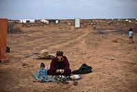 En junio de 2016, unas 60,000 personas quedan atrapadas en condiciones extremadamente duras cerca de la frontera noreste de Jordania, que fue cerrada tras un ataque suicida que mató a siete soldados jordanos. © HH