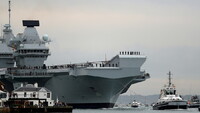 El portaviones HMS Queen Elizabeth en la base naval de Portsmouth, Reino Unido, 16 de agosto de 2017. Peter Nicholls / Reuters