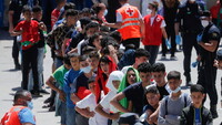 Menores marroquíes tras el ingreso masivo de migrantes en el enclave español de Ceuta. 19 de mayo de 2021. Jon Nazca / Reuters