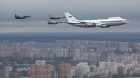 El avión ruso Ilyushin Il-80, conocido como el “avión del día de juicio final”, en pleno vuelo.