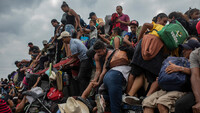 Migrantes viajan en un tráiler con la intención de llegar a EE.UU., Veracruz, México, 17 de noviembre de 2021 Felix Marquez / AP