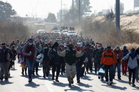 La caravana migrante avanza por Puebla, México, 9 de diciembre de 2021 Imelda Medina / Reuters