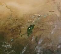 Satellietbeeld. De Niger stroomt doorheen de Binnendelta (Inner Niger Delta) en door de Bara-erg. Daar lag vroeger het Bara-meer.