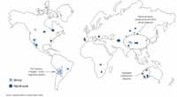 Kaart met de belangrijkste brijn- en pegmatietreserves van lithium (USGS).