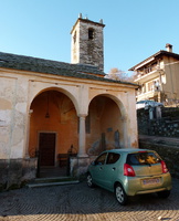 Igreja dos Santos Apóstolos Tiago e Felipe, em Levo, comuna de Stresa, norte da Itália. A construção data do século XI e foi restaurada por Bartolomeo Giavina Bianchi em 1944