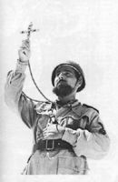 Padre Luciano Usai na Líbia, durante a Segunda Guerra Mundial. Ele ficou no norte da África entre 1940 e 1942.