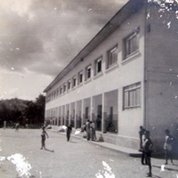 O Instituto São Francisco Xavier foi fundado pelo padre Luciano Usai 1m 1956, na cidade de Cerro Azul-PR. Hoje no prédio funciona o Colégio Estadual Princesa Isabel. O Instituto não existe mais. (Foto: Secretaria de Estado da Educação do Paraná)