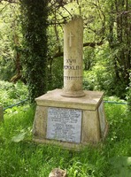 Memorial em homenagem aos desertores da Sardenha mortos em 1943, na estrada onde ocorreu o massacre. (Foto: capranicastorica.it)