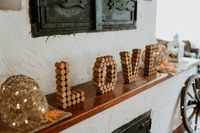 LOVE, vagy LÓVÉ, nem mindegy... :)
