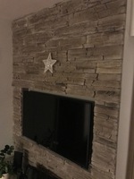 Předsazená stěna TV - obklad imitace kamene.