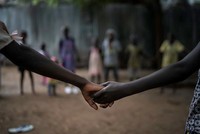 Enfants dans le centre de JRS jouent et chantent. Camp de Kakuma, Kenya. ©F.Lerneryd