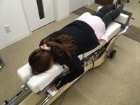 骨盤骨格矯正の様子