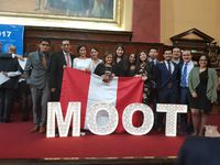 Equipo Universidad de Ciencias Aplicadas, PERÚ, liderado por Profa. Elvira MARTINEZ COCO.
