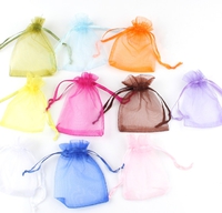 Chaque bijoux est livré avec son sac organza