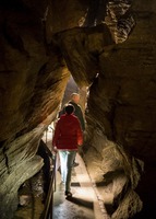 A kő a mendemonda szerint hangot ad ki, ha rossz gyerek, hazudós vagy hűtlen felnőtt halad át alatta | Fotó: Gulyás Attila (Turista Magazin)