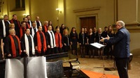 Dr. Mike Mitchell diriguje LVB v kostele sv. Salvátora v Praze