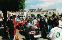 Les tricyclecars attirent la foule à Châtel Guyon