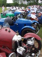 Rétro Bolides Clémont, présentation des tricyclecars au public